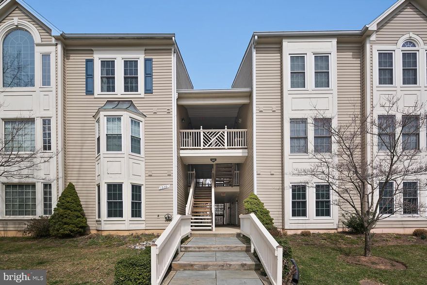 Soaring ceilings, our contemporary top floor end unit offers vaulted ceilings in most rooms, end unit with loads of windows - lots of light, gas fireplace with marble surround and a ove-rsized loft. Our kitchen offers white washed raised panel cabinets, stainless steel appliances, gas cooking. The family room is off the kitchen with a gas fireplace, vaulted ceiling and built in bookshelves. There are doors to the deck overlooking the community pond and park with sidewalks. The master bedroom has a vaulted ceiling, an over-sized walk in closet and a remodeled bath with new vanity, marble counter top, 12 x 12 ceramic tile floor and a bathtub with decorator tile surround. There are doors from this room to access the deck. Our second bedroom has a full bath. The upper level is a large loft with a big walk in storage closet and our laundry room. Our home is minutes to the Fairfax Shopping Center with the Safeway, many different restaurants, a movie theater and a short walk to Fair Oaks Mall and Barnes and Noble.