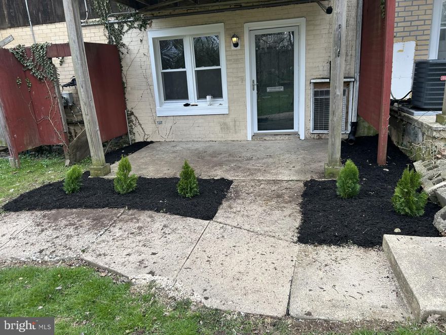 Estate sale sold as is. Brand new floor in the living room, freshly painted, This unit has 1 bedroom with hardwood flooring, LPV new flooring in the living room, Ceramic in Bathroom, new stove delivered Friday, freshly landscaped, professionally cleaned....move in ready!