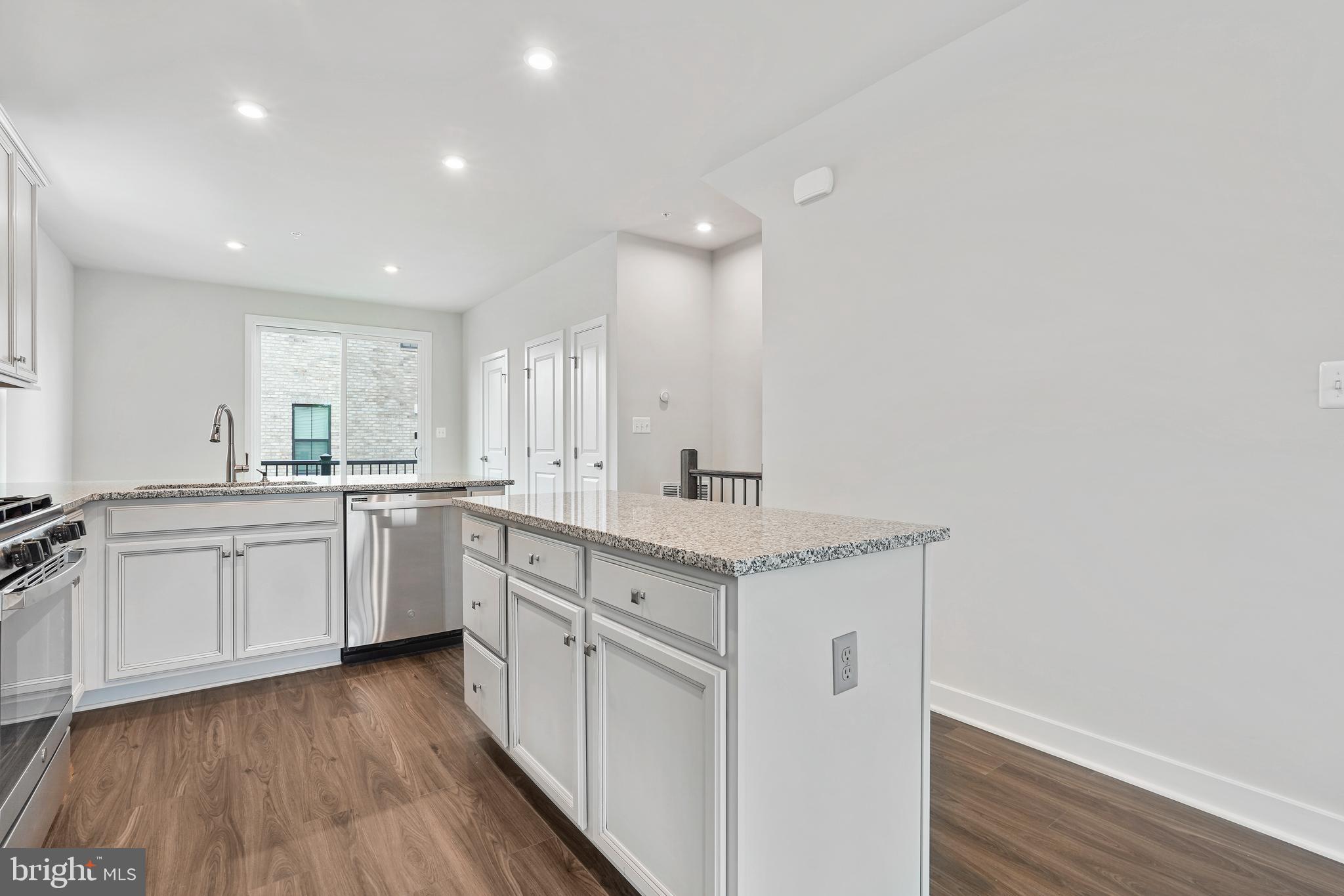 VILLAGE OF TOWNE SQUARE - Residential