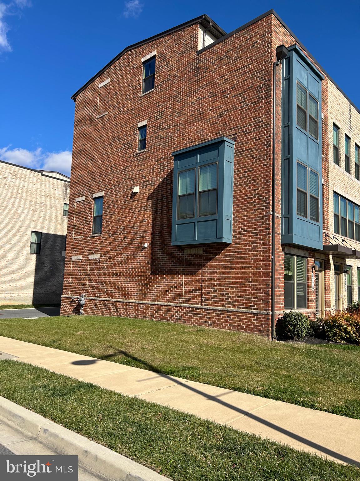 VILLAGE OF TOWNE SQUARE - Residential