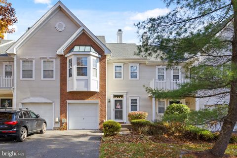 Townhouse For Sale - 10 Howe Court<br/> PENNINGTON, NJ 08534