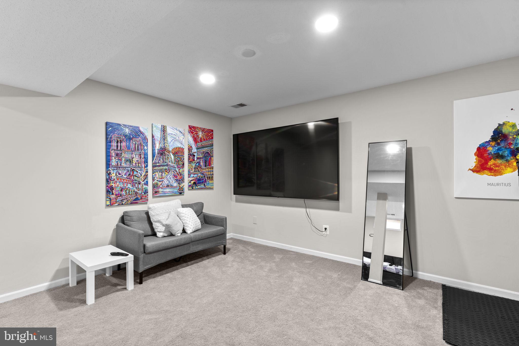 NOTTINGHAM VILLAGE - Residential