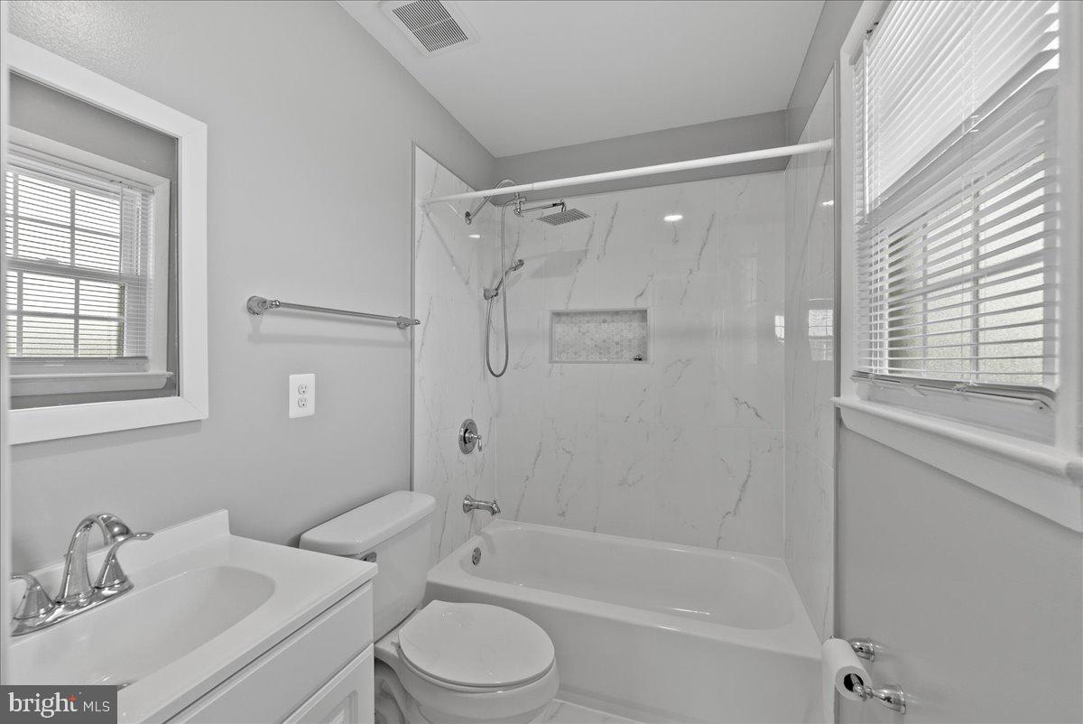 COUNTRY CLUB VIEW - Residential