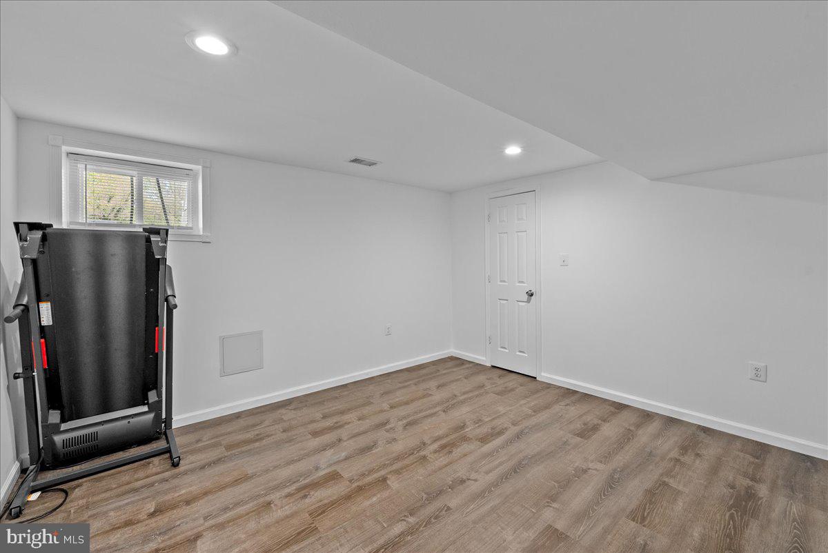 COUNTRY CLUB VIEW - Residential