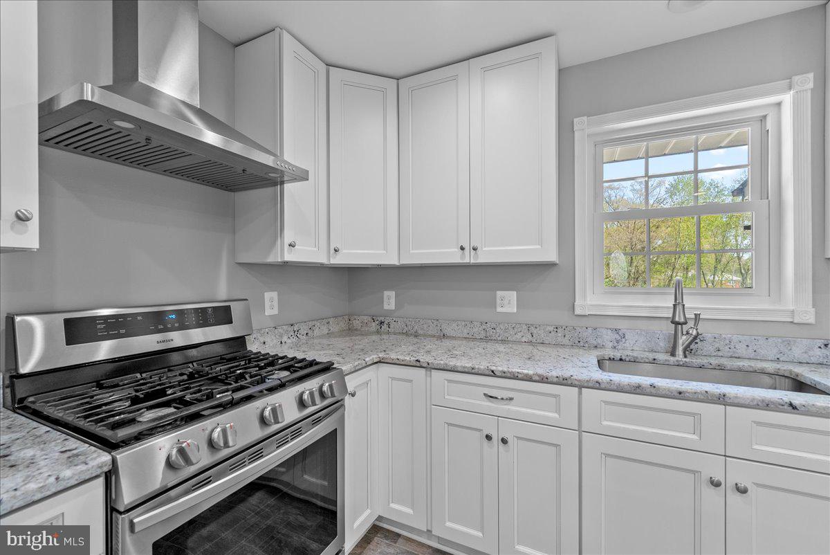 COUNTRY CLUB VIEW - Residential