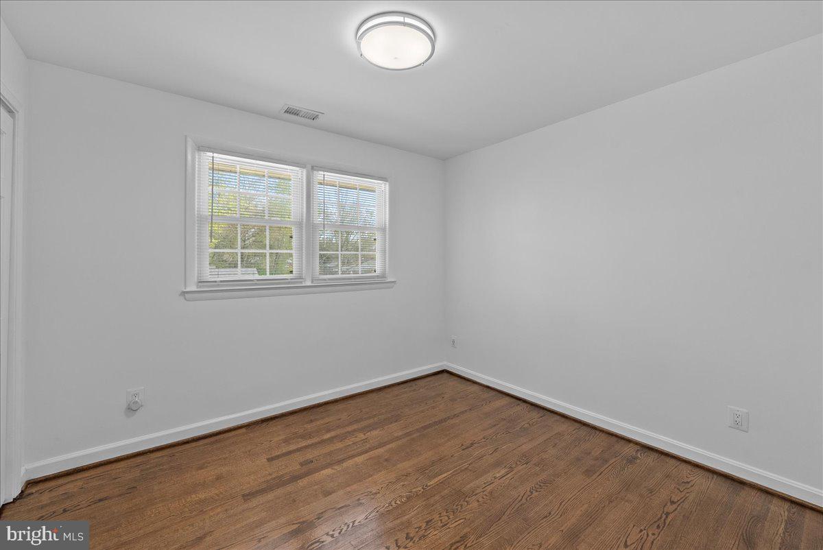 COUNTRY CLUB VIEW - Residential