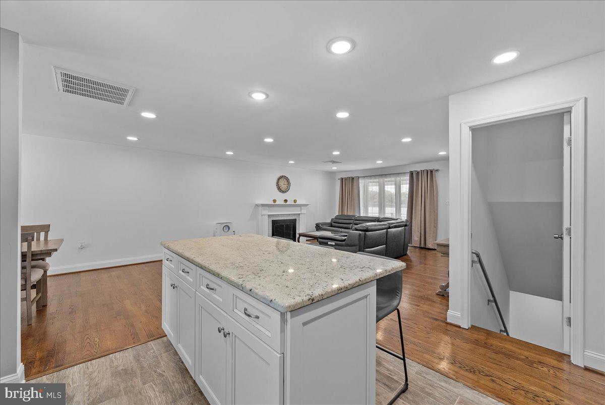 COUNTRY CLUB VIEW - Residential