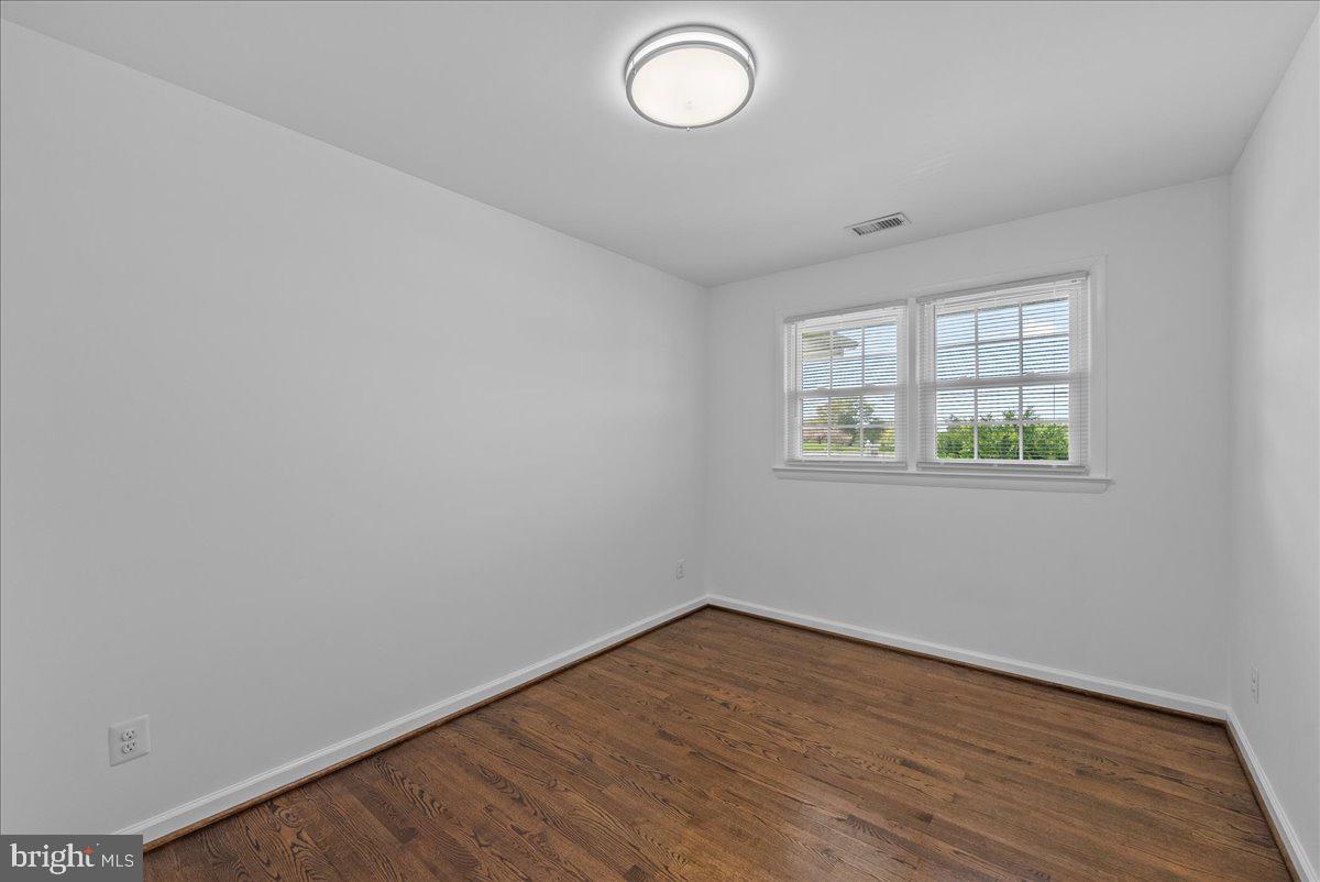 COUNTRY CLUB VIEW - Residential