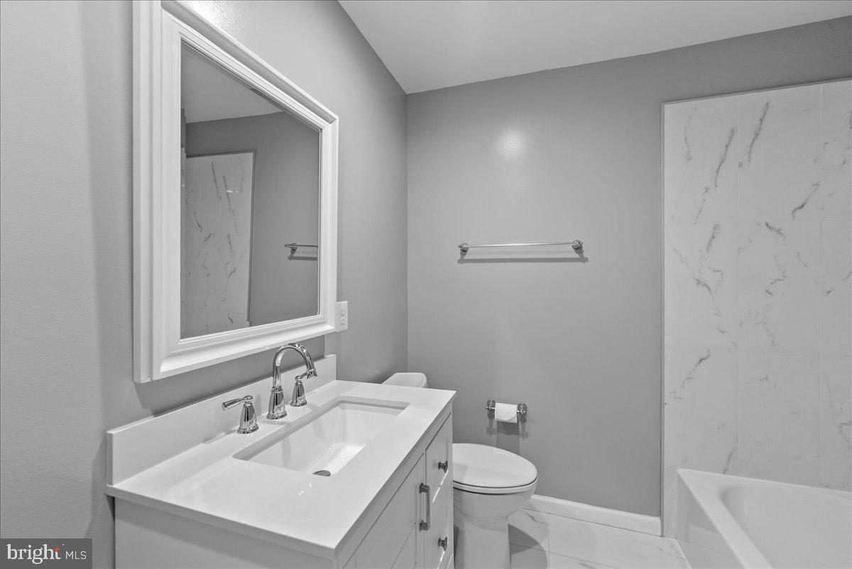 COUNTRY CLUB VIEW - Residential