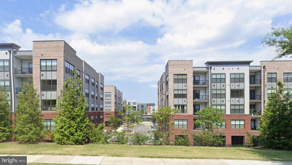 102 SAINT IVES PLACE