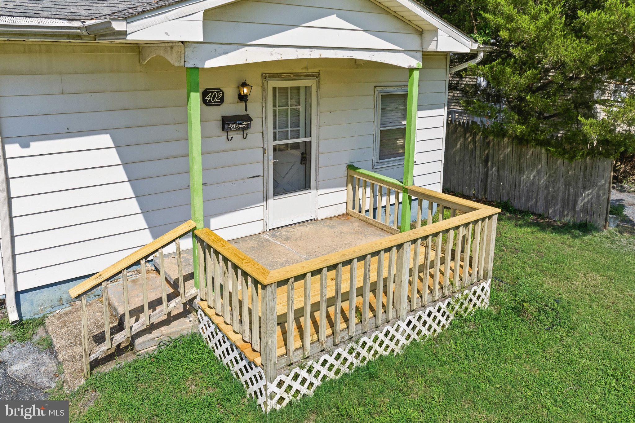 402 ROSEWOOD AVENUE