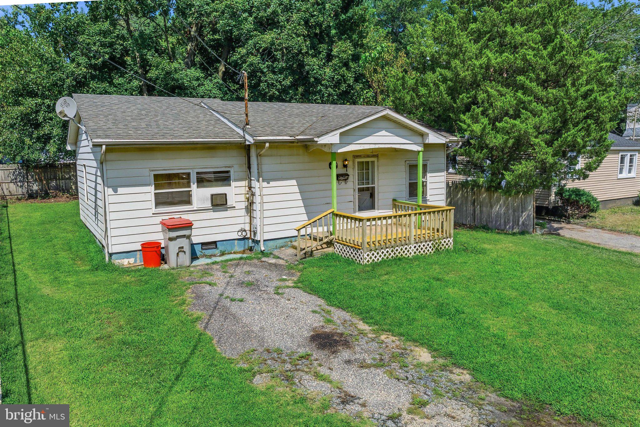 402 ROSEWOOD AVENUE