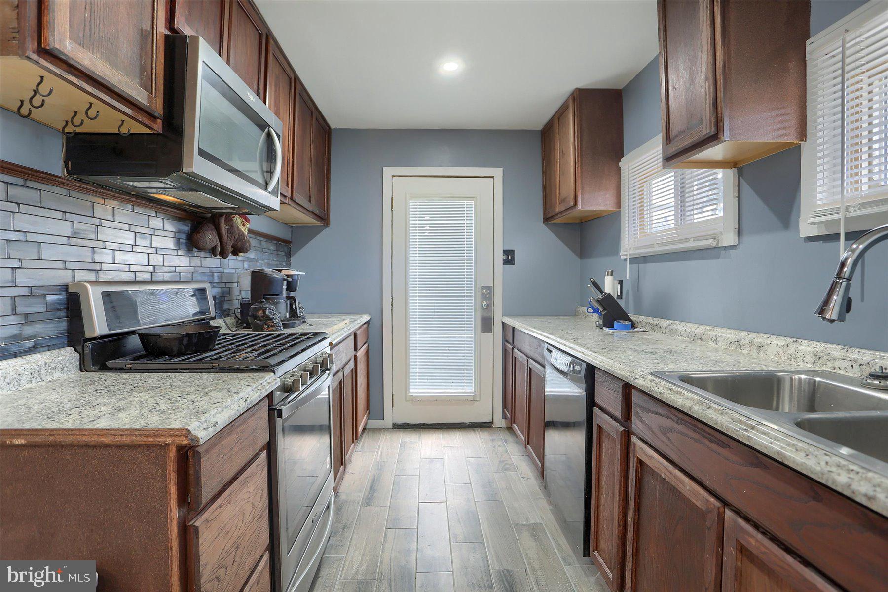 HEISHMAN GARDENS - Residential