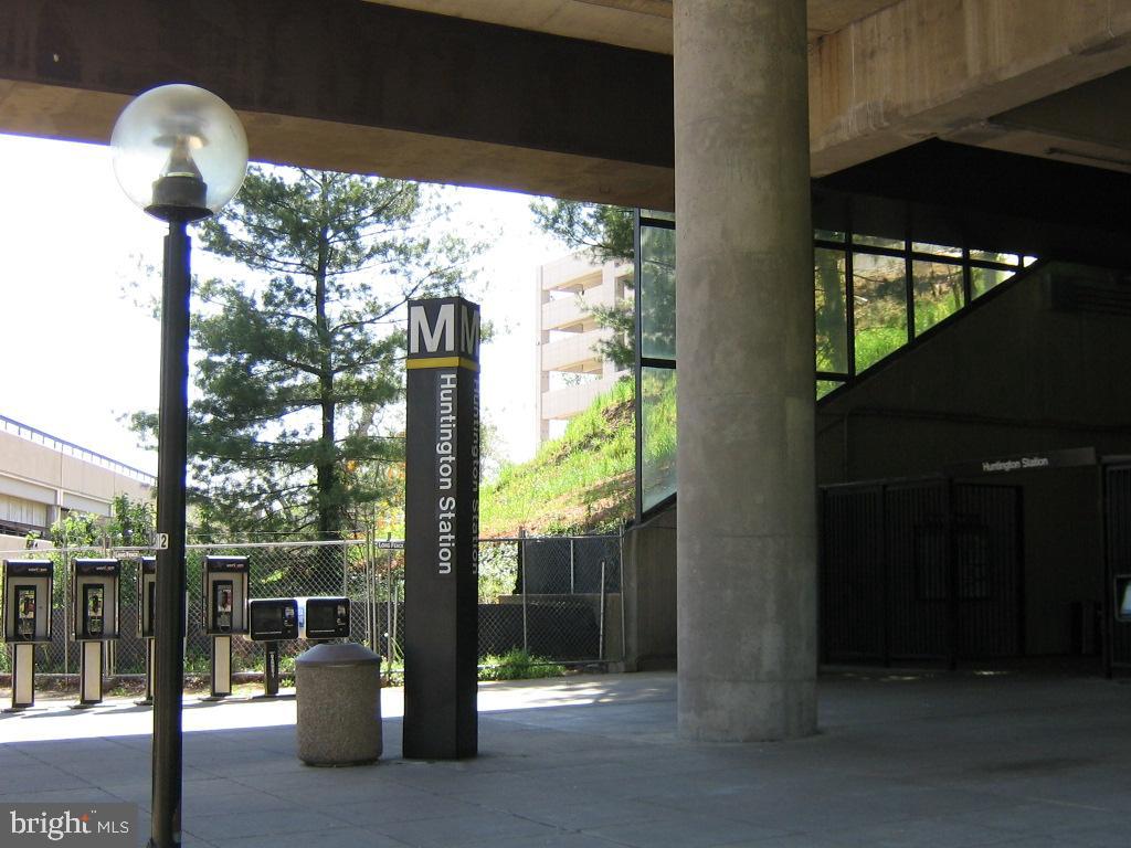 WILTON WOODS - Residential Lease