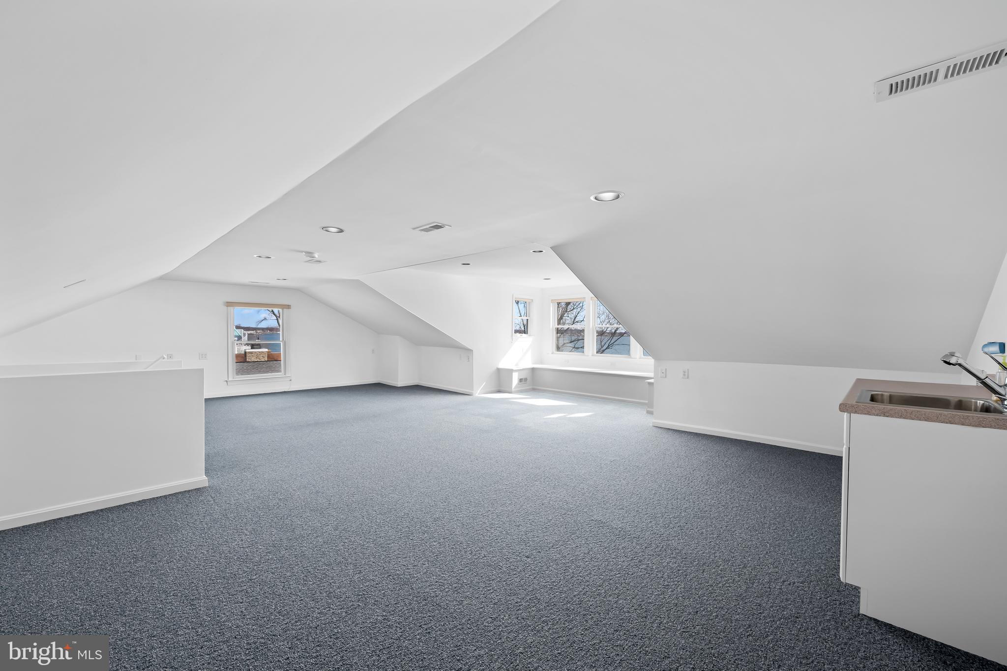 ROCKAWAY BEACH - Residential