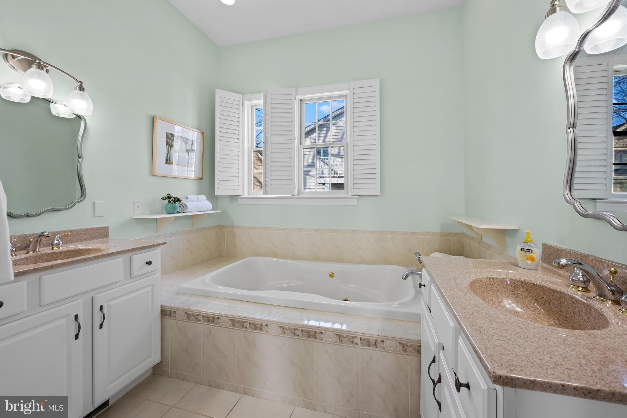 ROCKAWAY BEACH - Residential