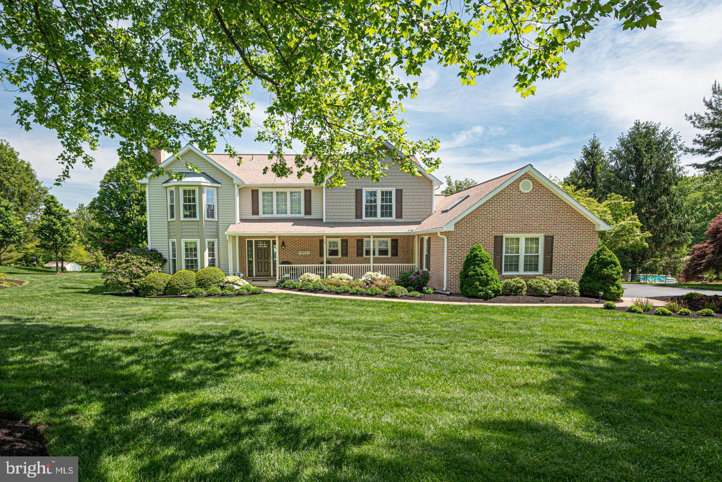 10 N IROQUOIS LANE