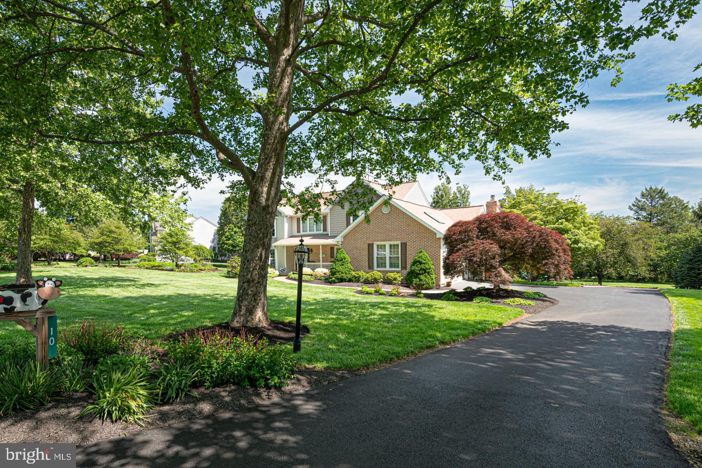 10 N IROQUOIS LANE