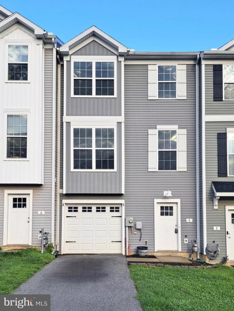 Townhouse For Sale - 4 Pacer Drive<br/> HANOVER, PA 17331