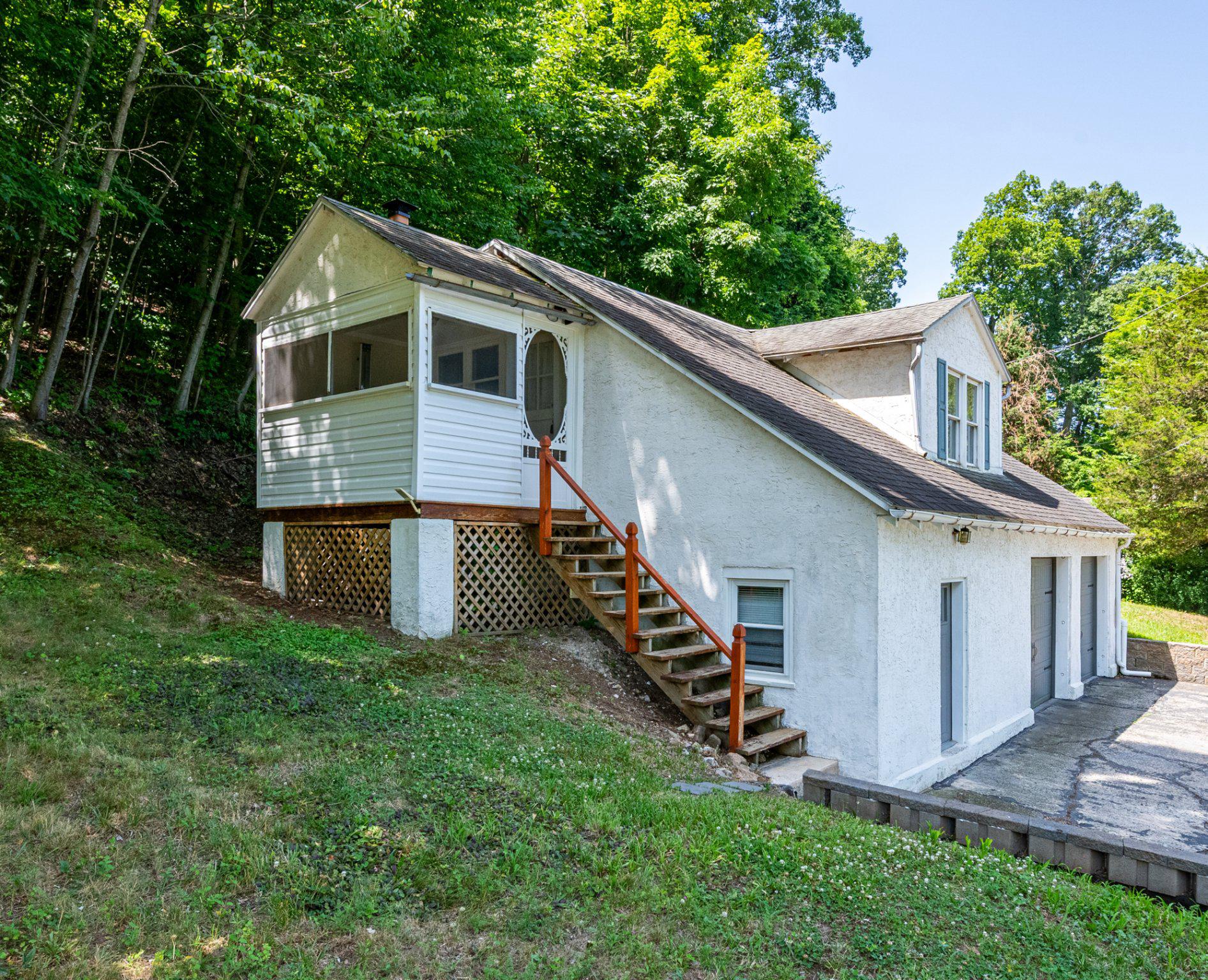 940 UNGER LANE