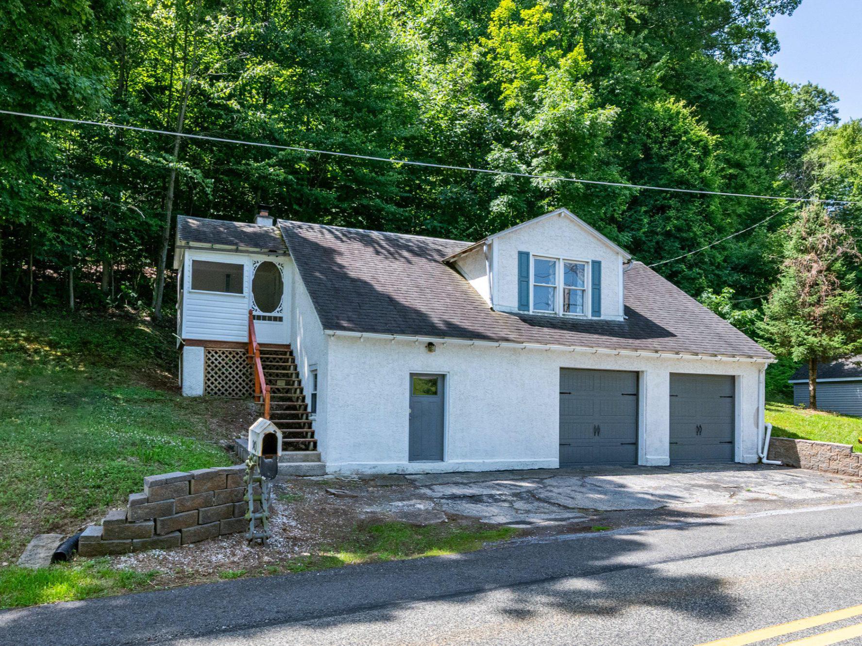 940 UNGER LANE