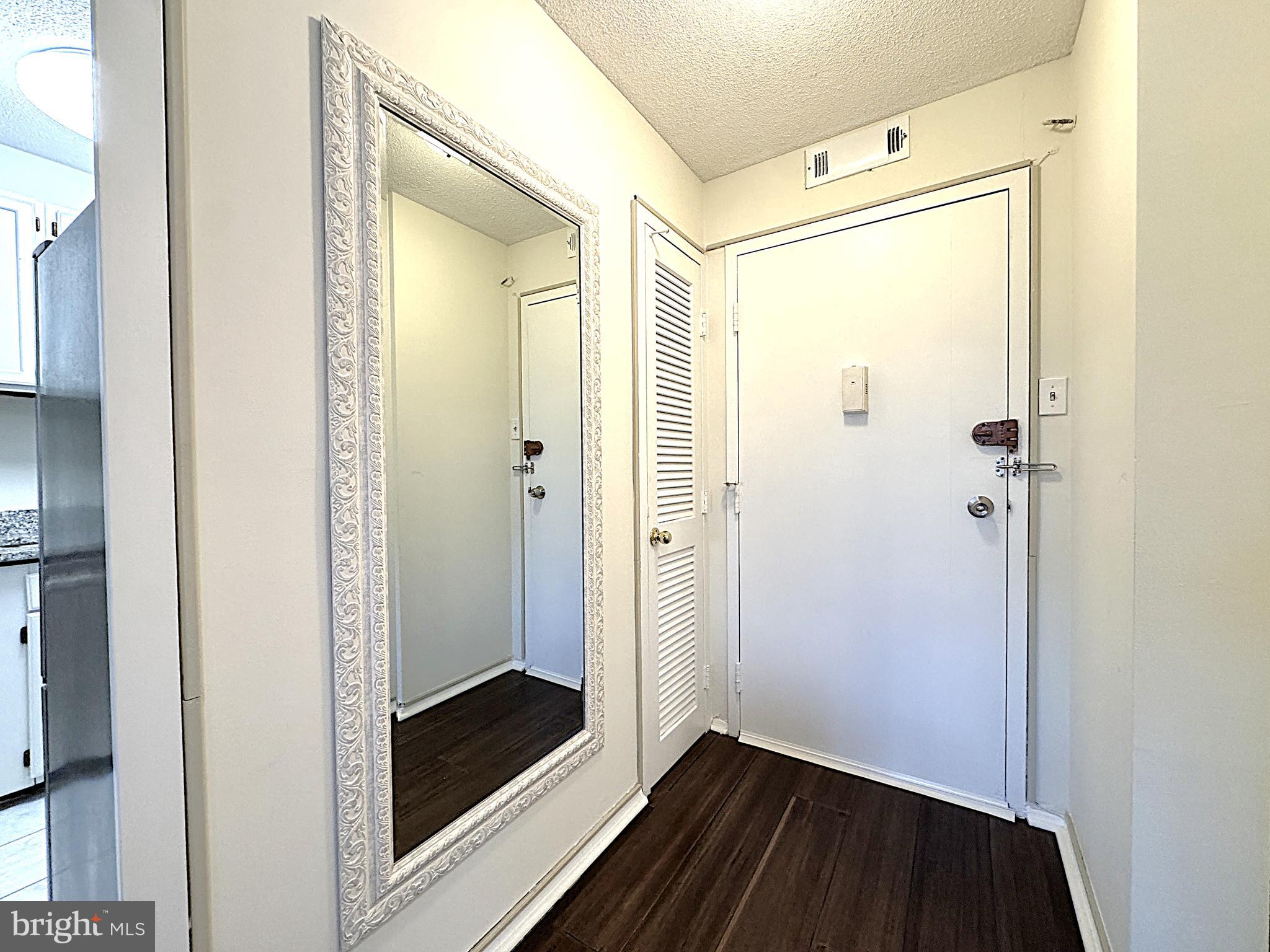 CIRCLE - Residential Lease