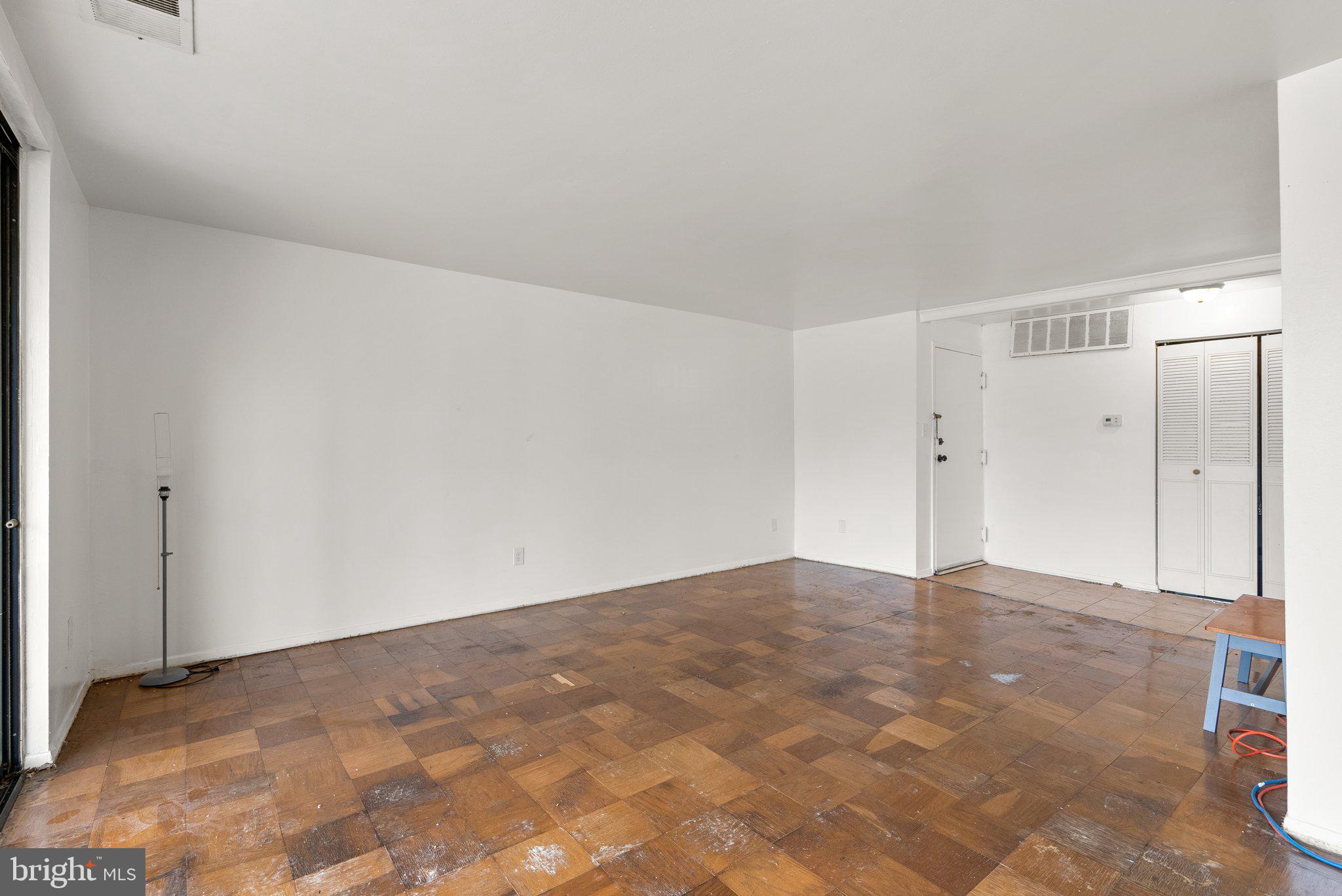 HUNTLEY SQUARE CONDOMINIUMS - Residential