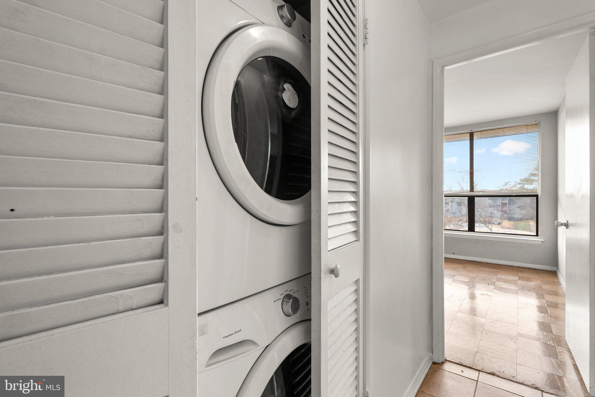 HUNTLEY SQUARE CONDOMINIUMS - Residential