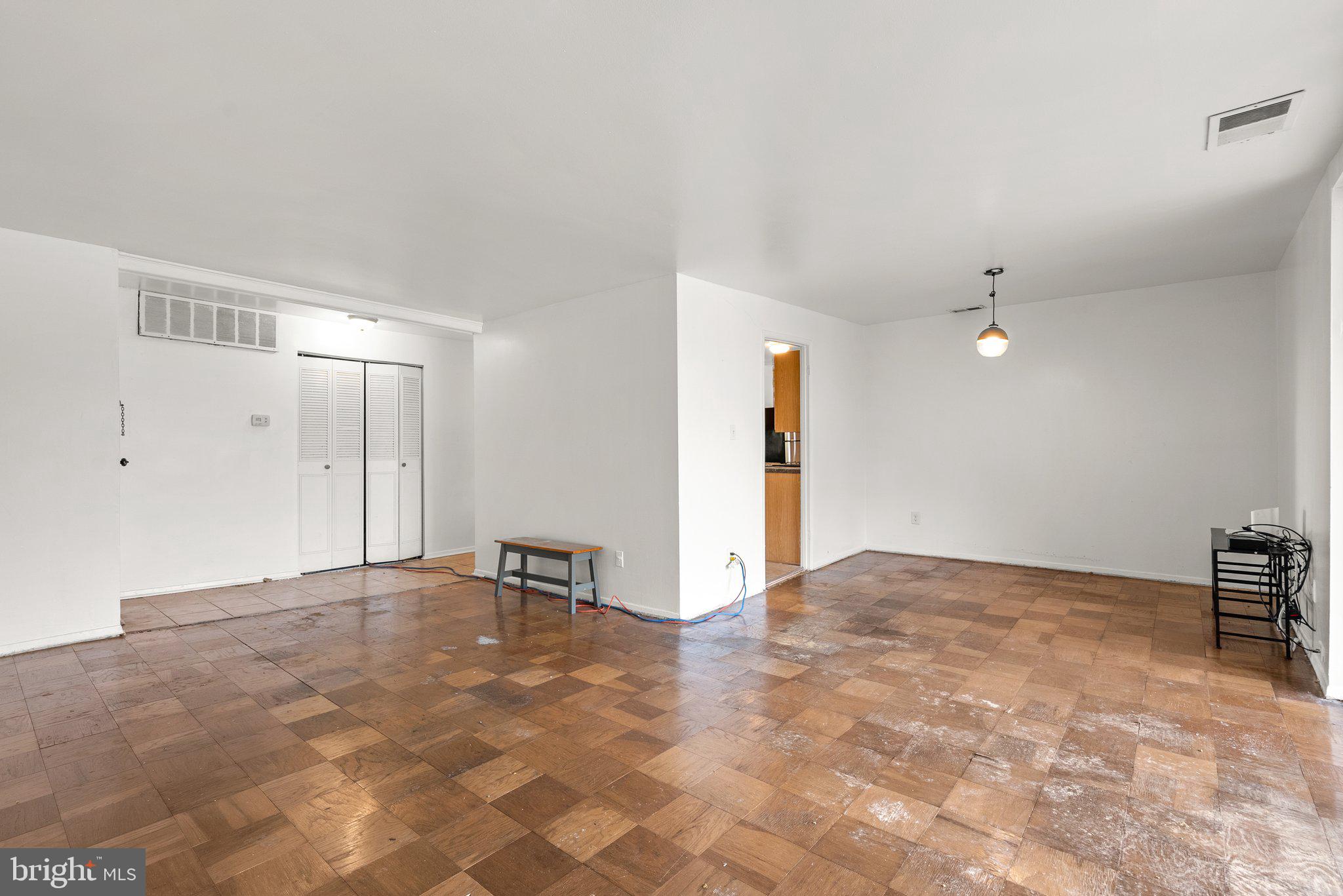 HUNTLEY SQUARE CONDOMINIUMS - Residential