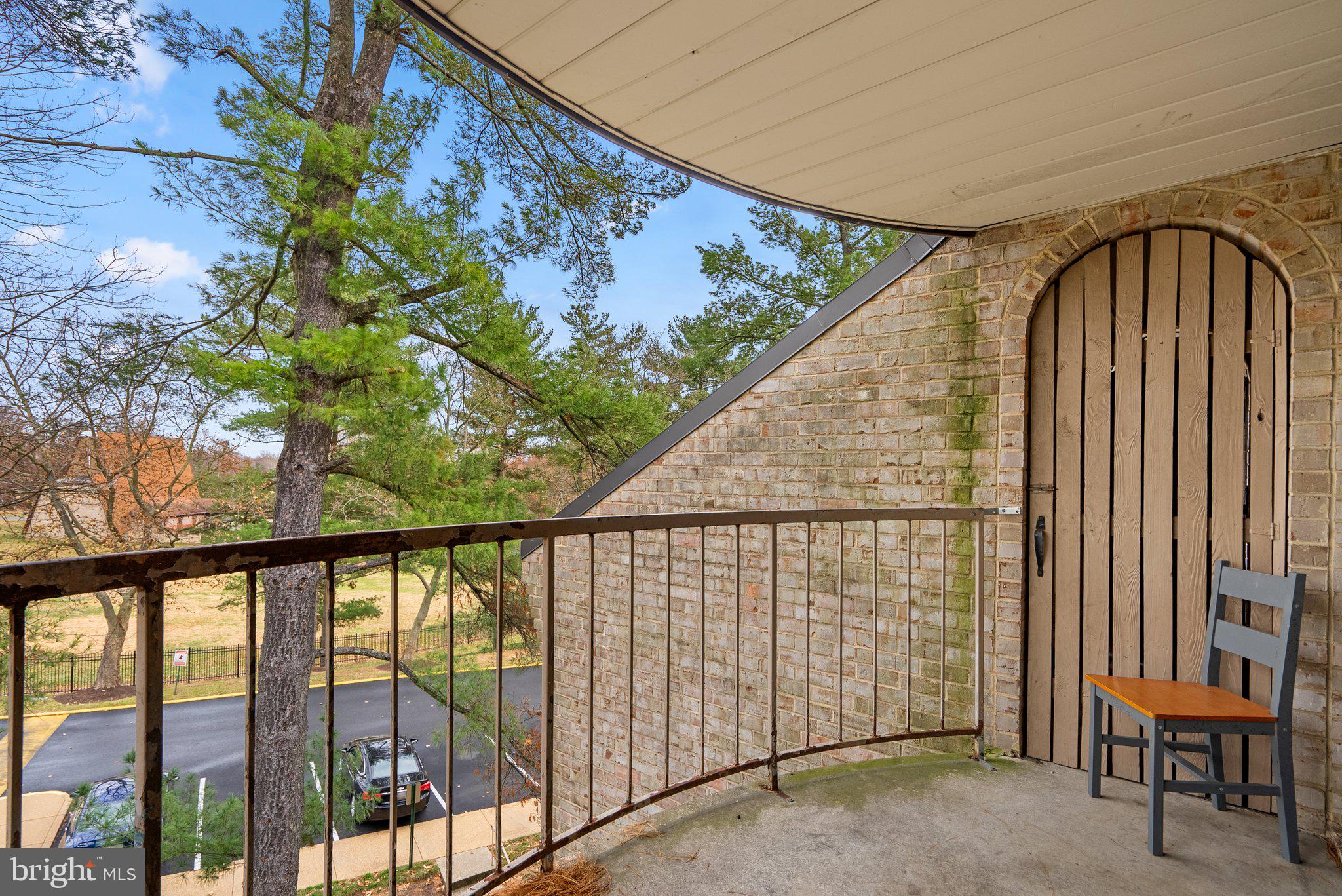 HUNTLEY SQUARE CONDOMINIUMS - Residential