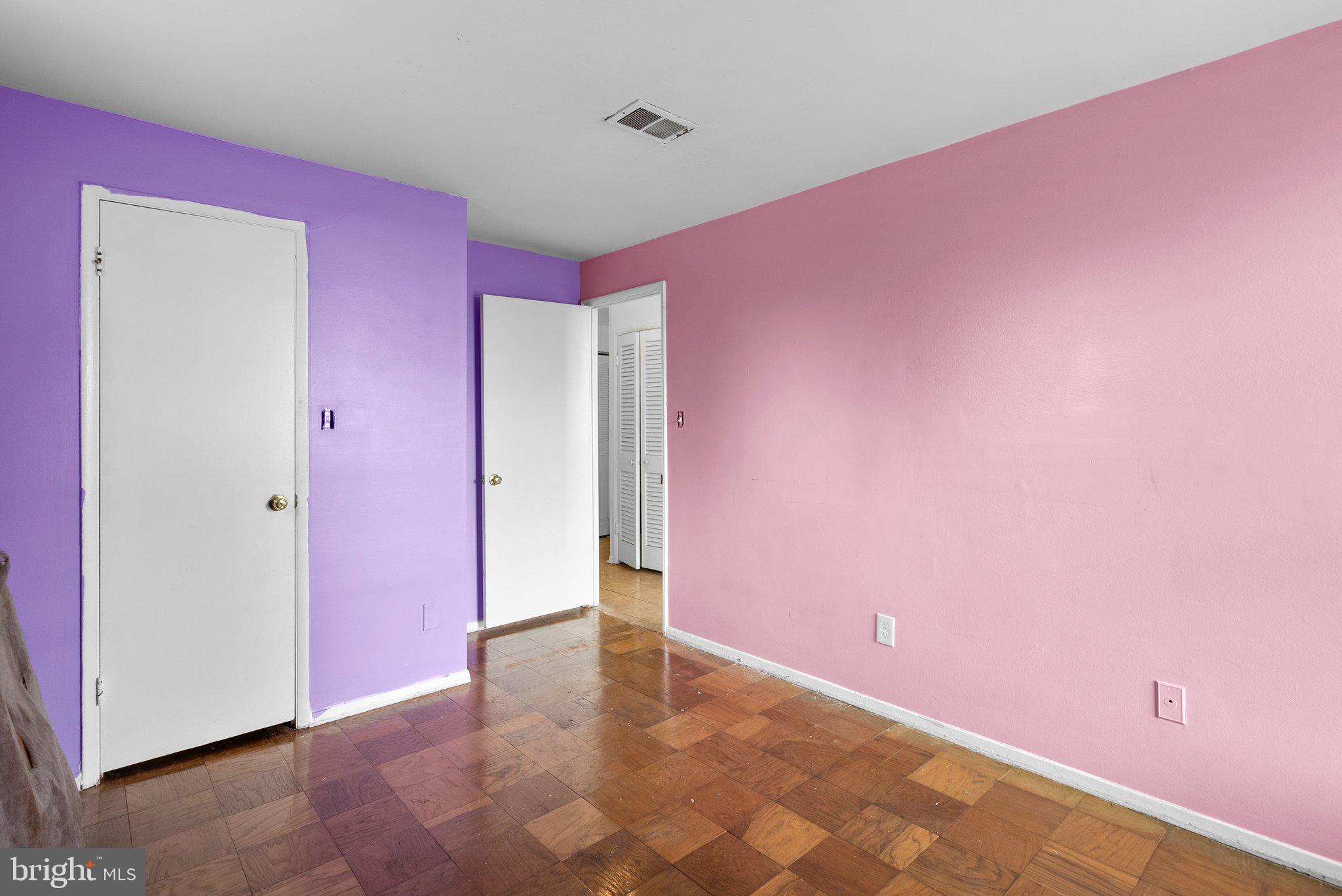 HUNTLEY SQUARE CONDOMINIUMS - Residential