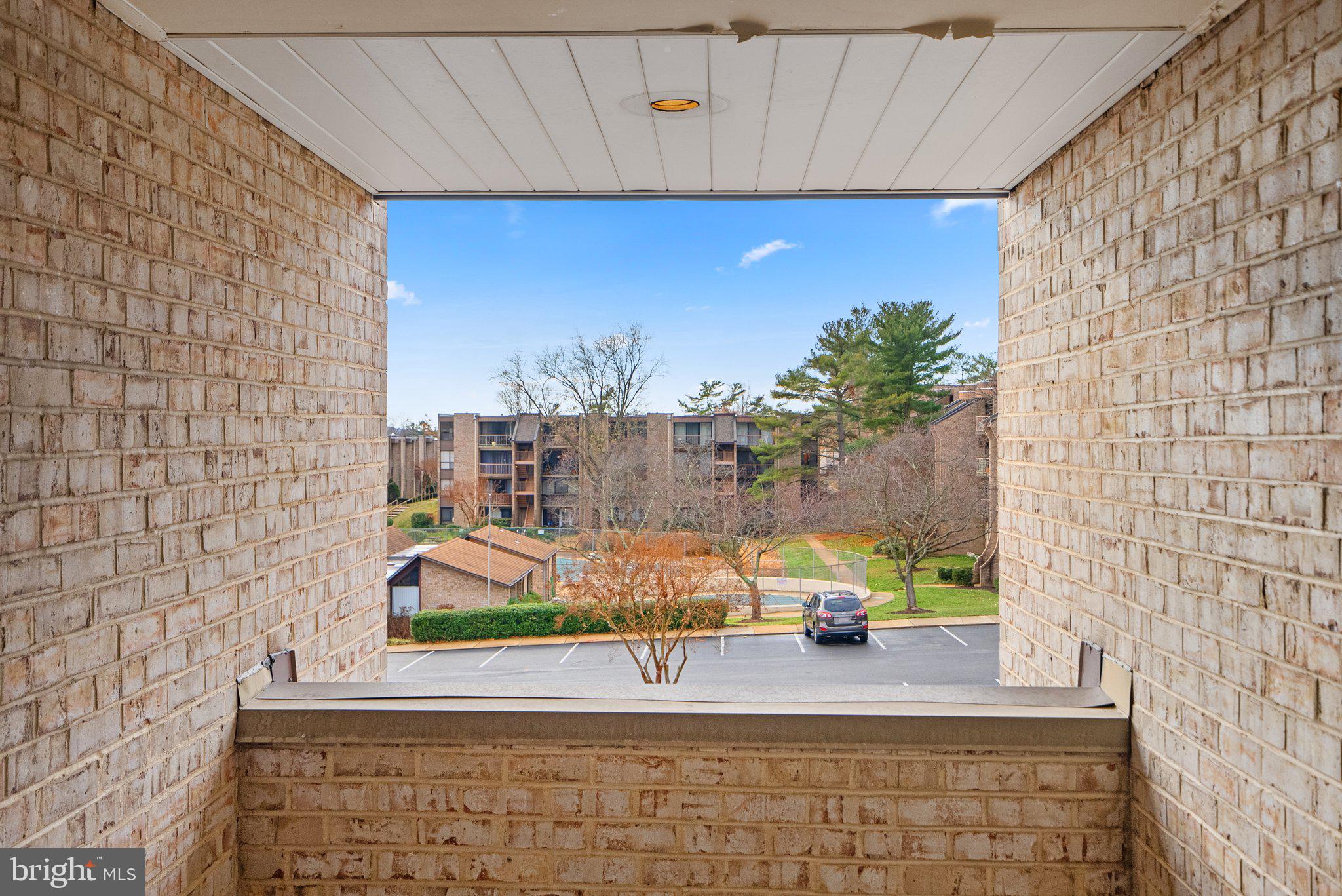 HUNTLEY SQUARE CONDOMINIUMS - Residential