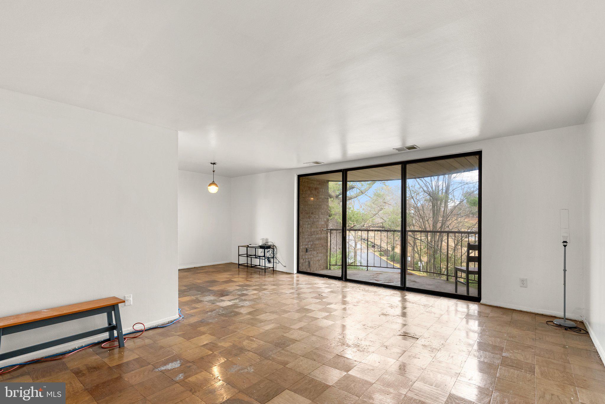 HUNTLEY SQUARE CONDOMINIUMS - Residential