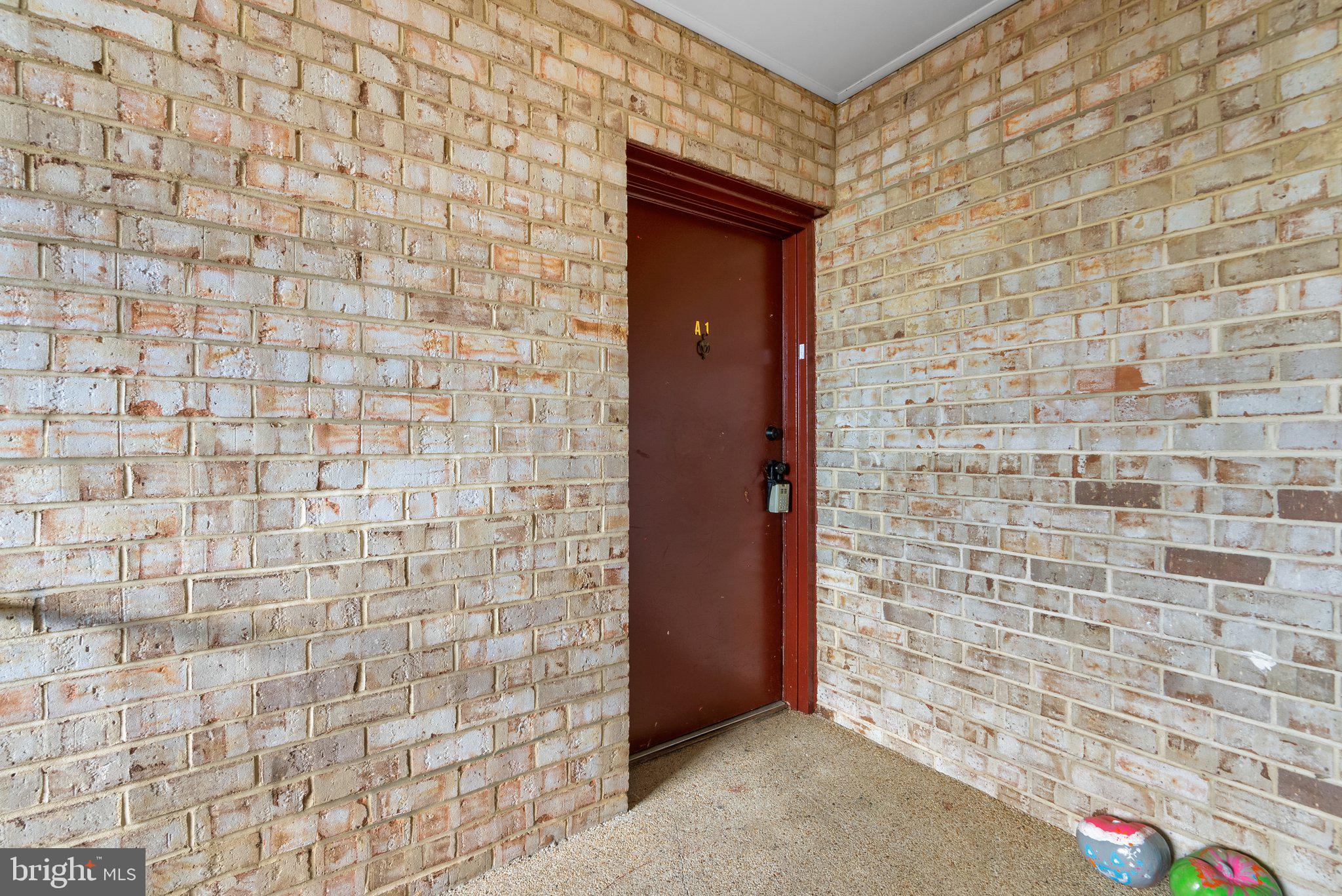 HUNTLEY SQUARE CONDOMINIUMS - Residential