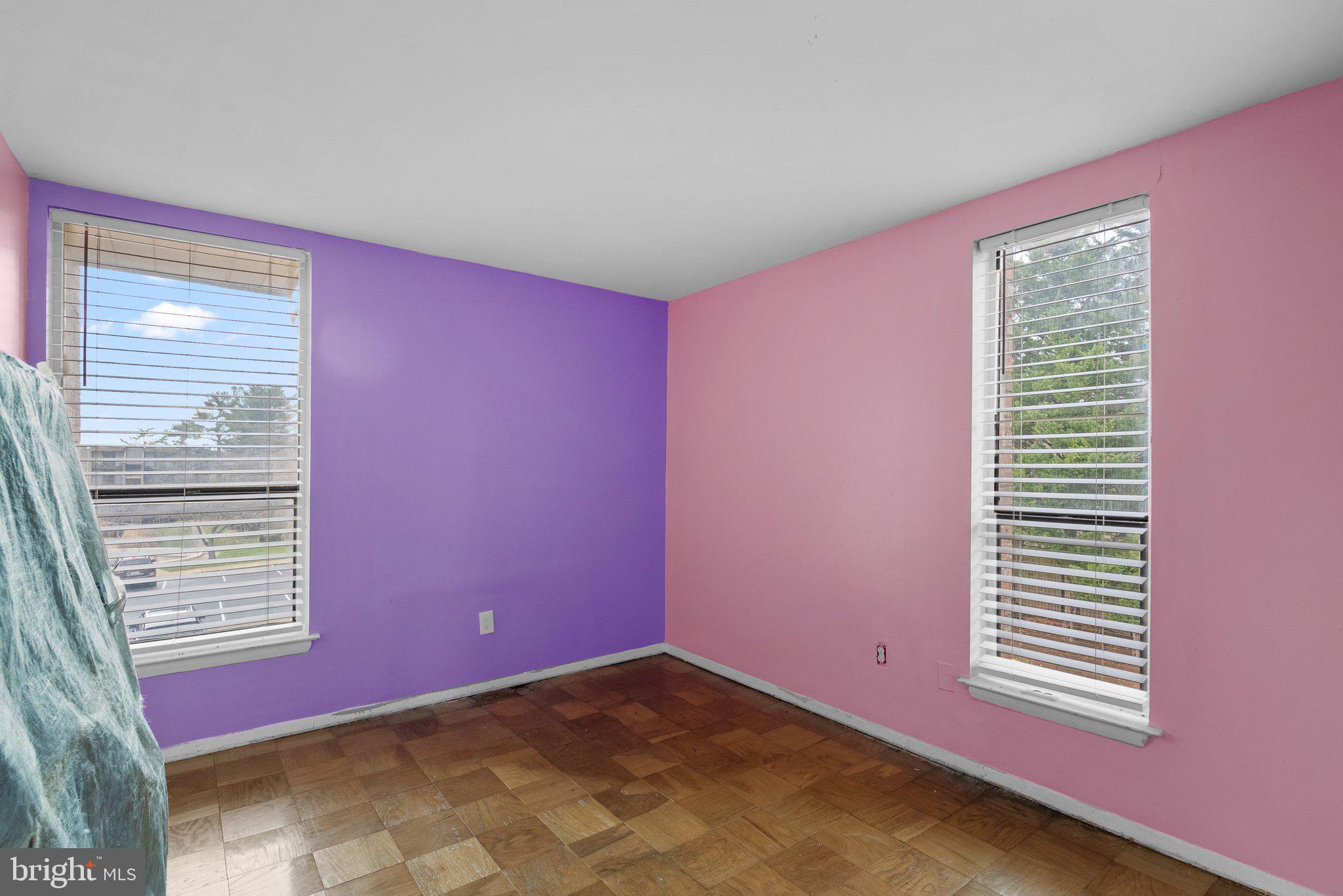 HUNTLEY SQUARE CONDOMINIUMS - Residential