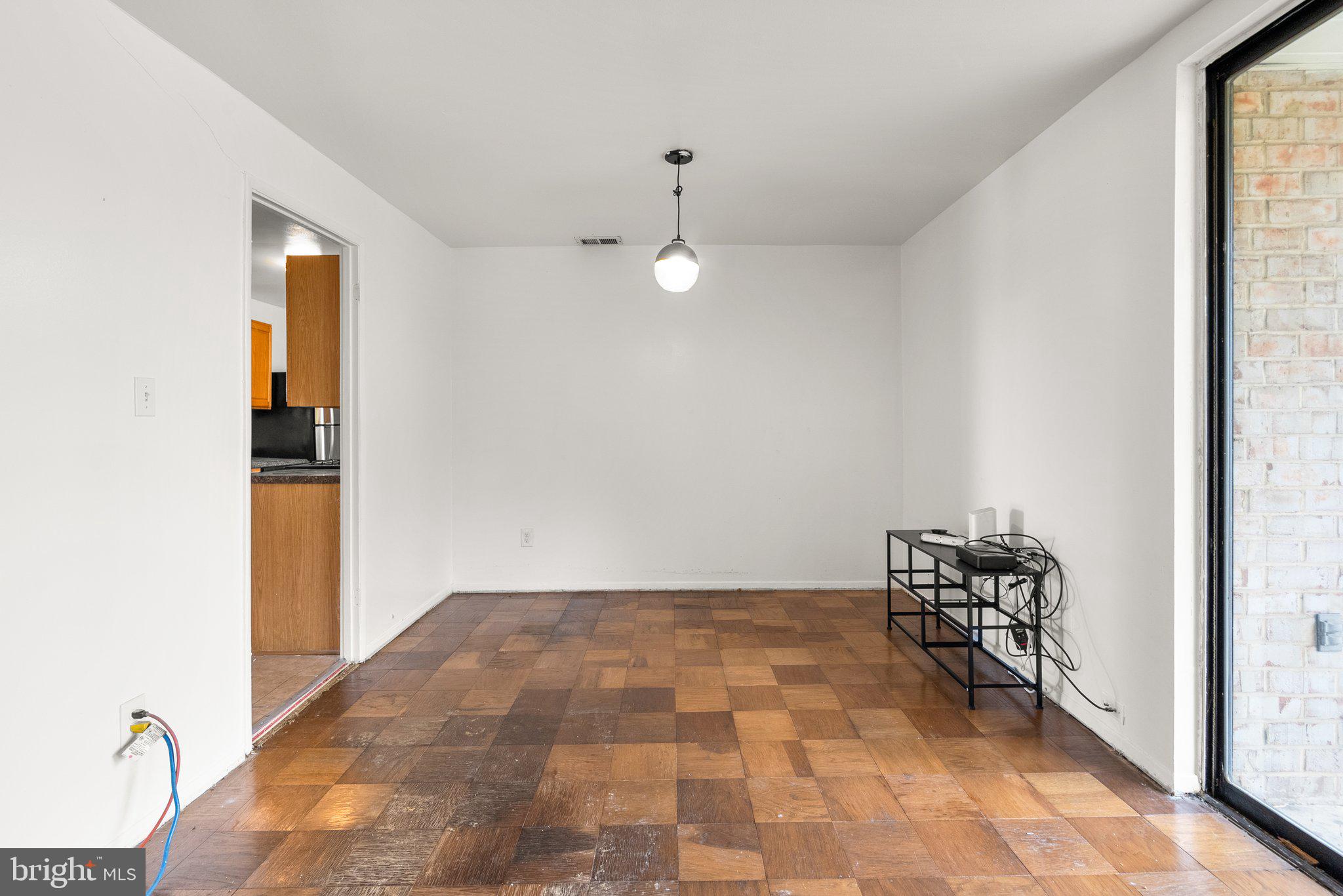 HUNTLEY SQUARE CONDOMINIUMS - Residential