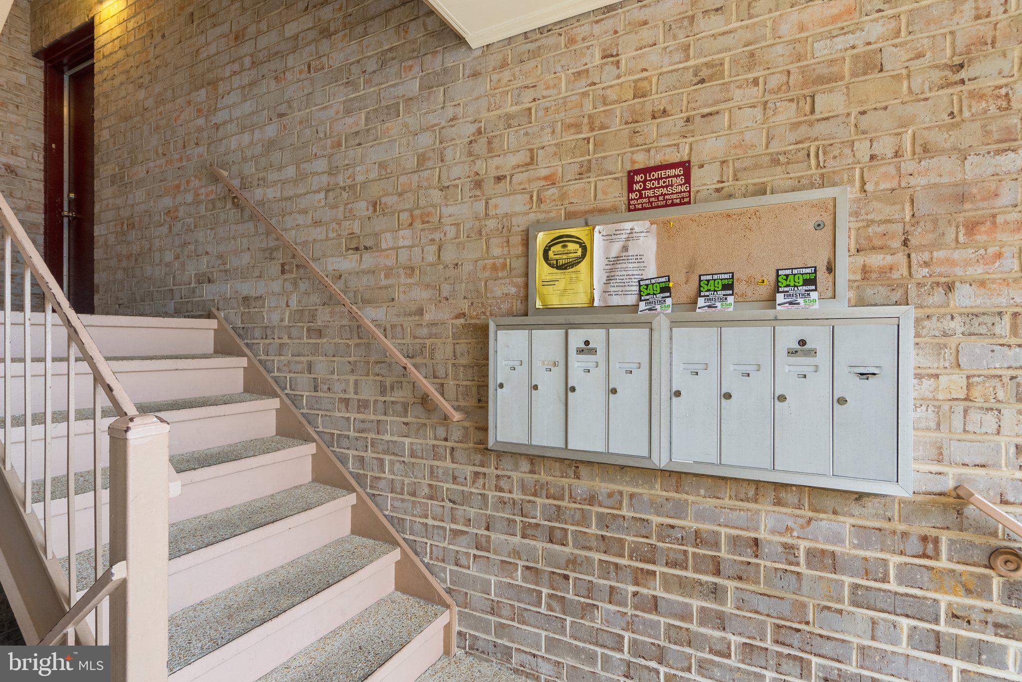 HUNTLEY SQUARE CONDOMINIUMS - Residential