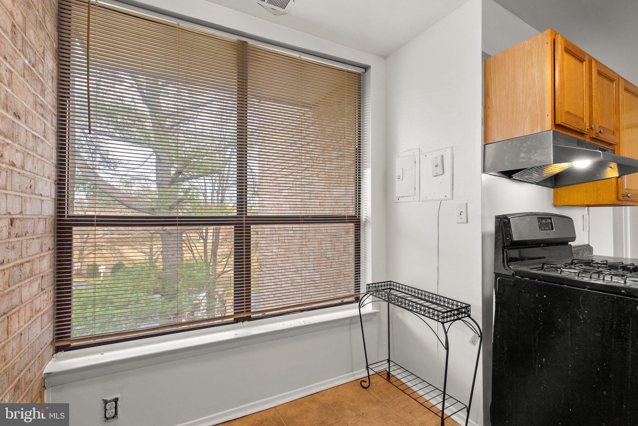 HUNTLEY SQUARE CONDOMINIUMS - Residential