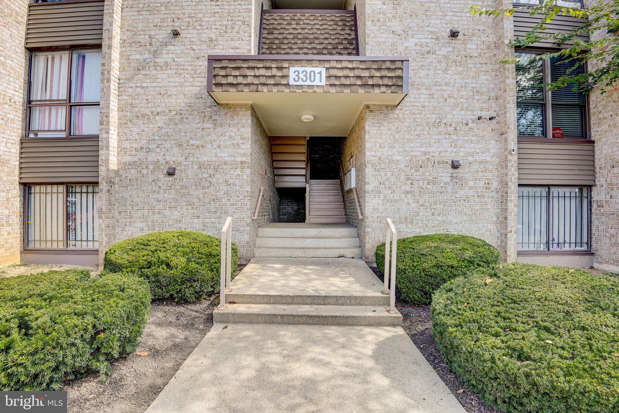 HUNTLEY SQUARE CONDOMINIUMS - Residential