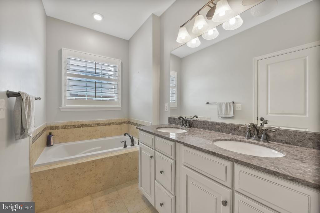 CRESCENT PLACE - Residential