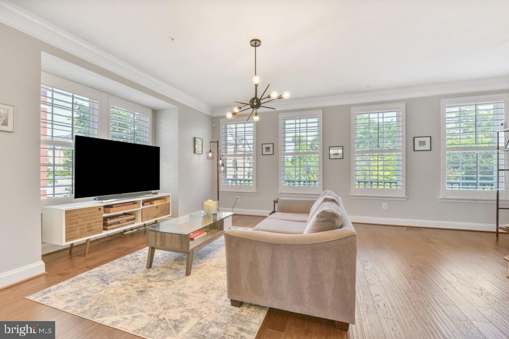 CRESCENT PLACE - Residential