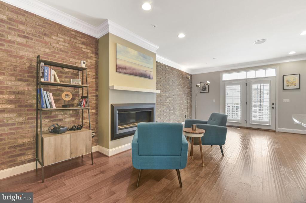 CRESCENT PLACE - Residential