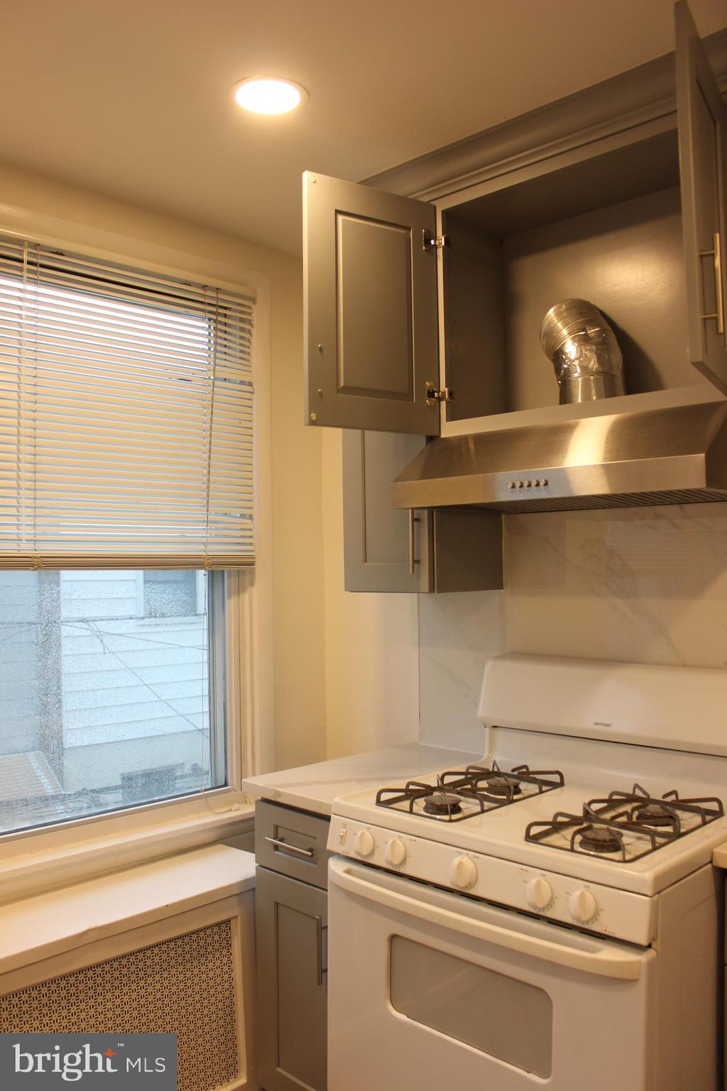 LOWER MOYAMENSING - Residential Lease