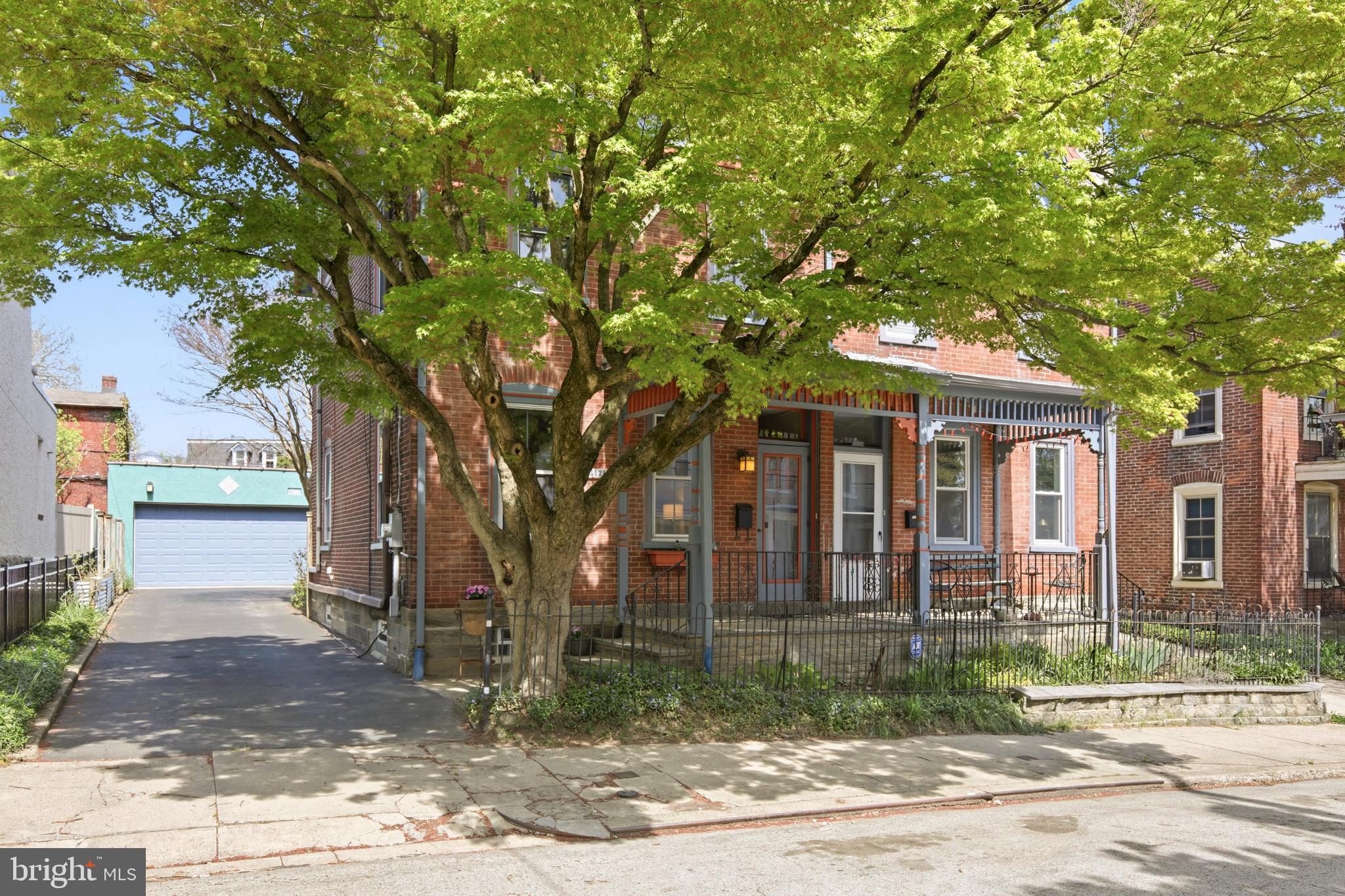 CHESTNUT HILL - Residential