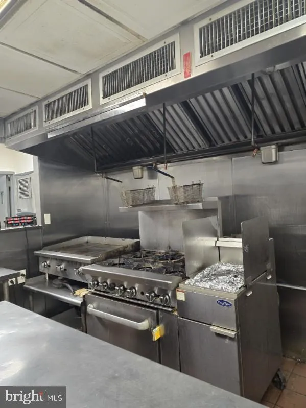 Philadelphia, Pennsylvania 19132, United States, ,Commercial,Active,46721