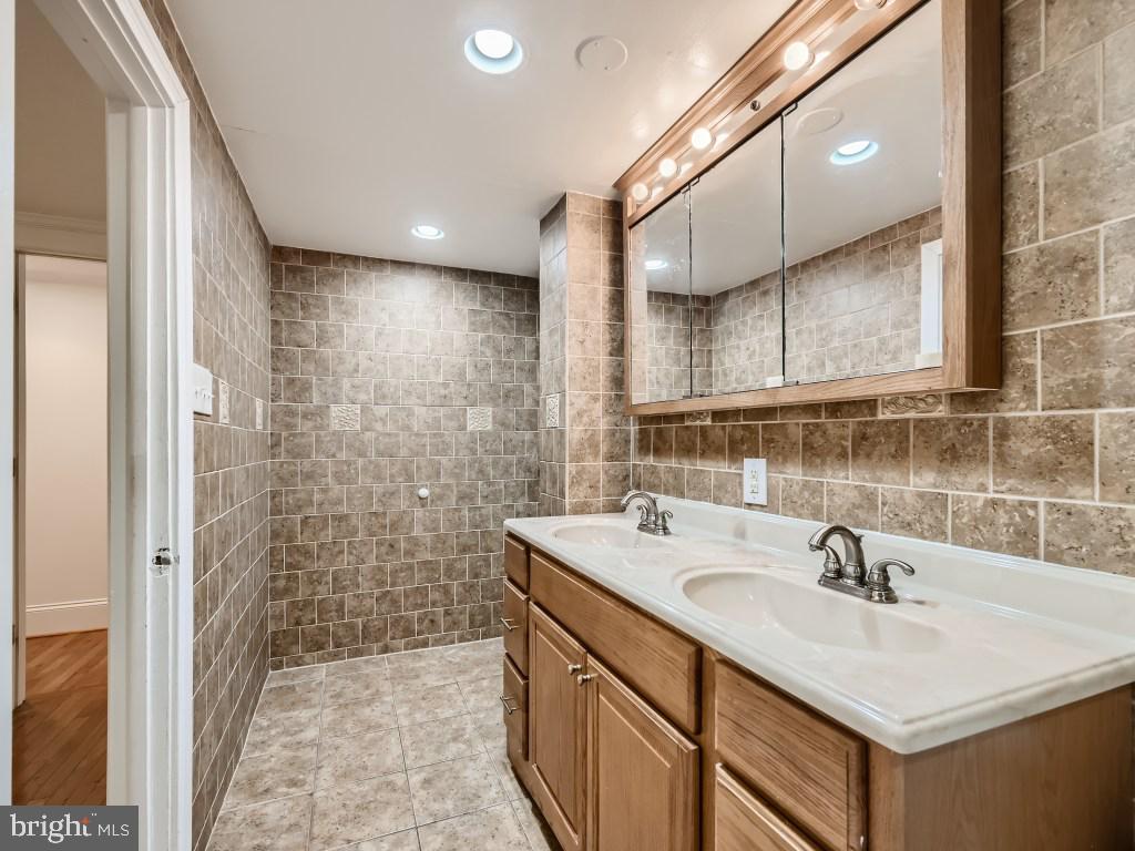 ARUNDEL TERRACE - Residential