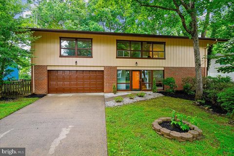 Photo of 15739 Vista Drive, DUMFRIES, VA 22025 (MLS # VAPW2120122)