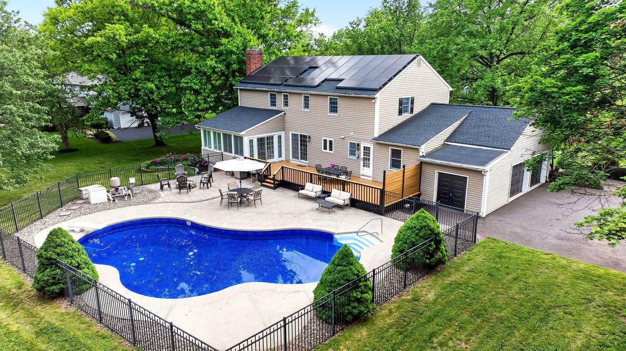 100 KNICKERBOCKER DRIVE