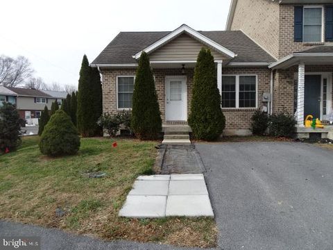 Photo of 107 Meadowcreek Dr S #1, CHAMBERSBURG, PA 17202 (MLS # PAFL2031806)