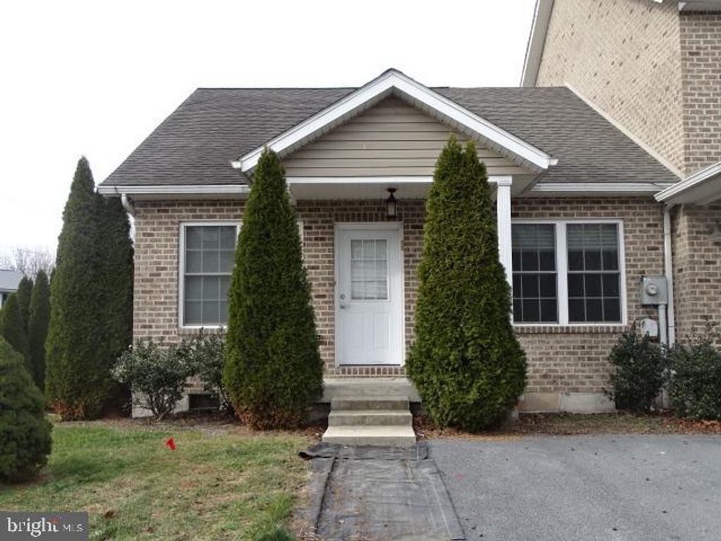 Photo of 107 Meadowcreek Dr S #1, CHAMBERSBURG, PA 17202 (MLS # PAFL2031806)